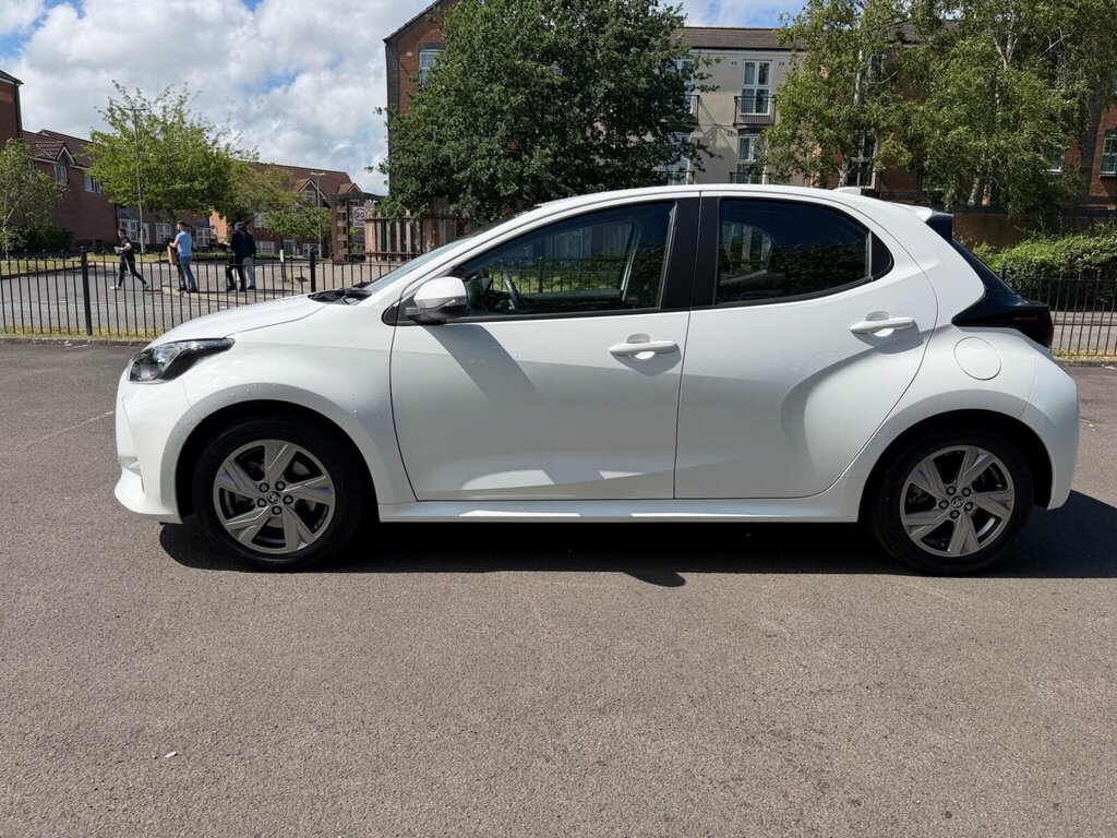 Toyota Yaris 1.5 Hybrid Icon Cvt RV74YGU White #5