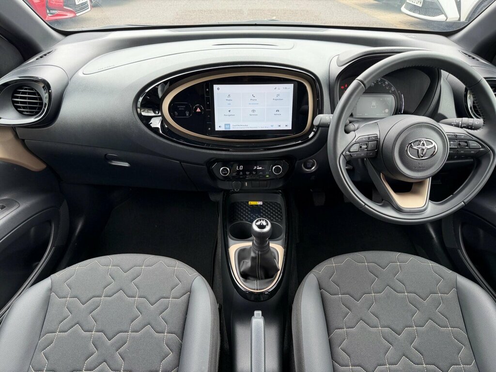 Toyota Aygo X 1.0 Vvt-i Exclusive RF23EKN Beige #2