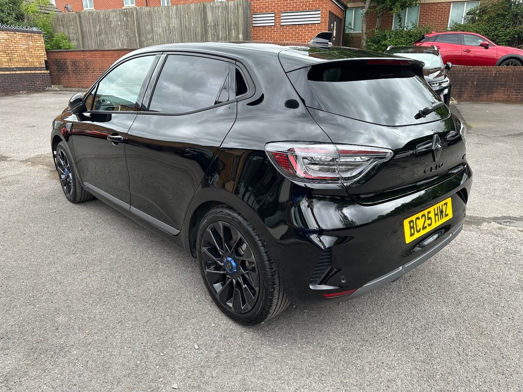 Renault Clio 1.6 E-tech Full Hybrid 145 Esprit Alpine BC25HWZ Black #3