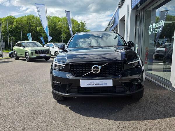 Volvo XC40 2.0 B3p Ultimate Dark WR24YPD Black #3