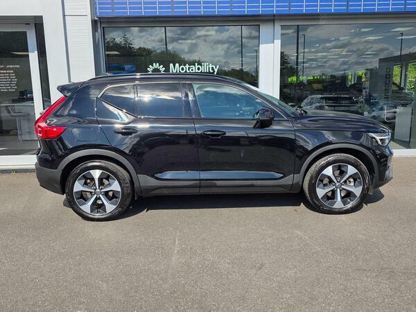 Volvo XC40 2.0 B3p Ultimate Dark WR24YPD Black #2