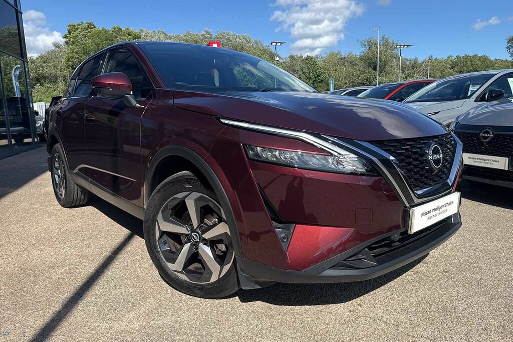 Nissan Qashqai 1.3 Dig-t Mh 158 N-connecta Xtronic Red
