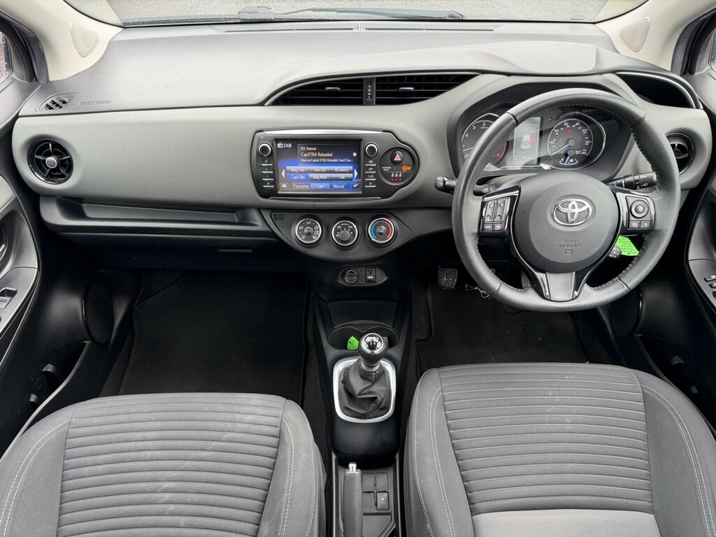 Toyota Yaris 1.5 Vvt-i Icon Tech WH19GKA Grey #2