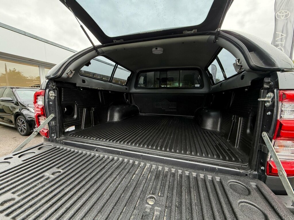 Toyota HILUX Invincible D Cab Pick Up 2.8 D-4d Blue #26