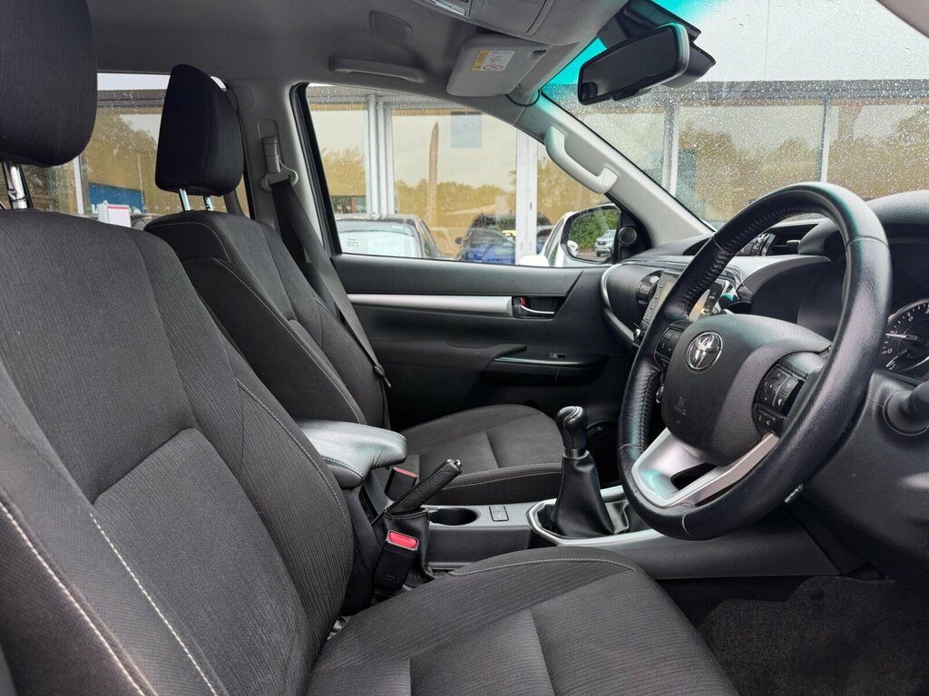 Toyota HILUX Invincible D Cab Pick Up 2.8 D-4d Blue #40