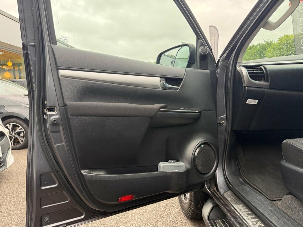 Toyota HILUX Invincible D Cab Pick Up 2.8 D-4d Blue #10