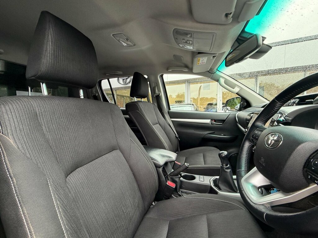 Toyota HILUX Invincible D Cab Pick Up 2.8 D-4d Blue #45