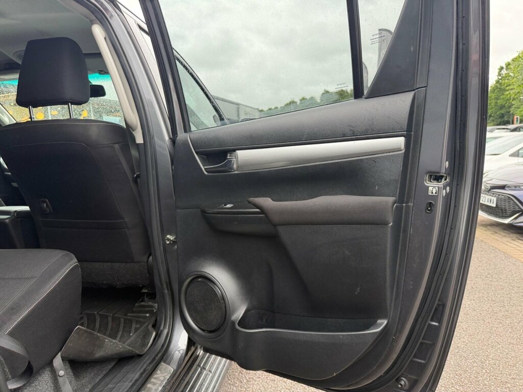 Toyota HILUX Invincible D Cab Pick Up 2.8 D-4d Blue #31