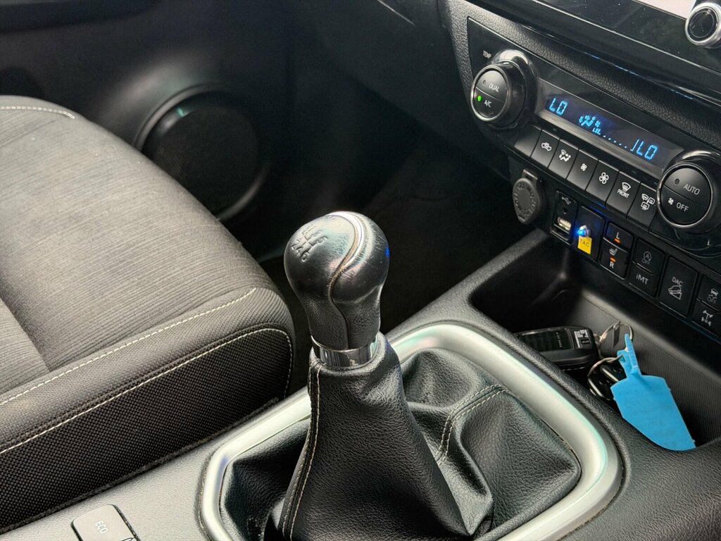 Toyota HILUX Invincible D Cab Pick Up 2.8 D-4d Blue #50