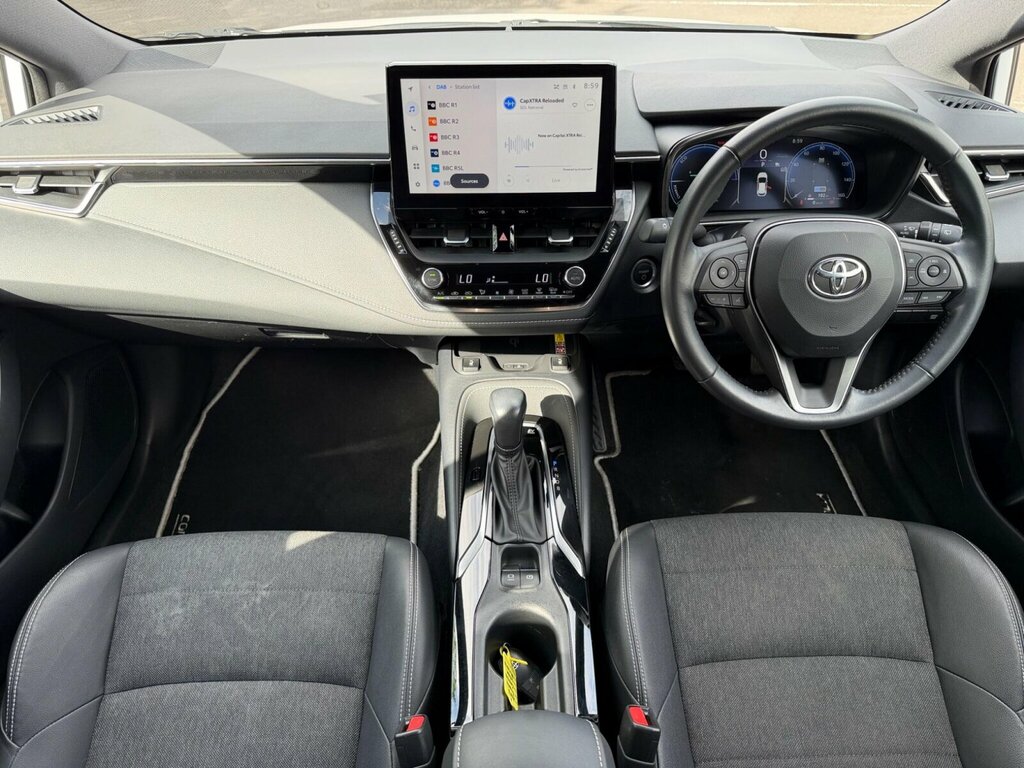 Toyota Corolla 1.8 Hybrid Design Cvt White #2