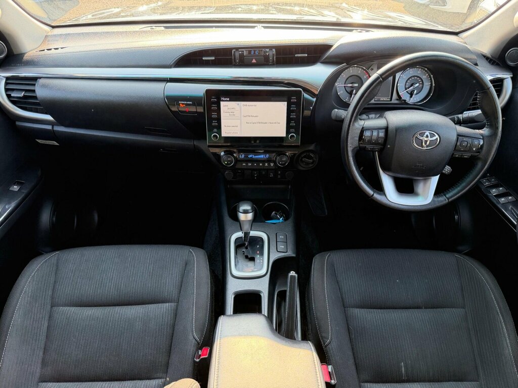 Toyota HILUX Invincible Dcab Pick Up 2.4 D-4d Black #2