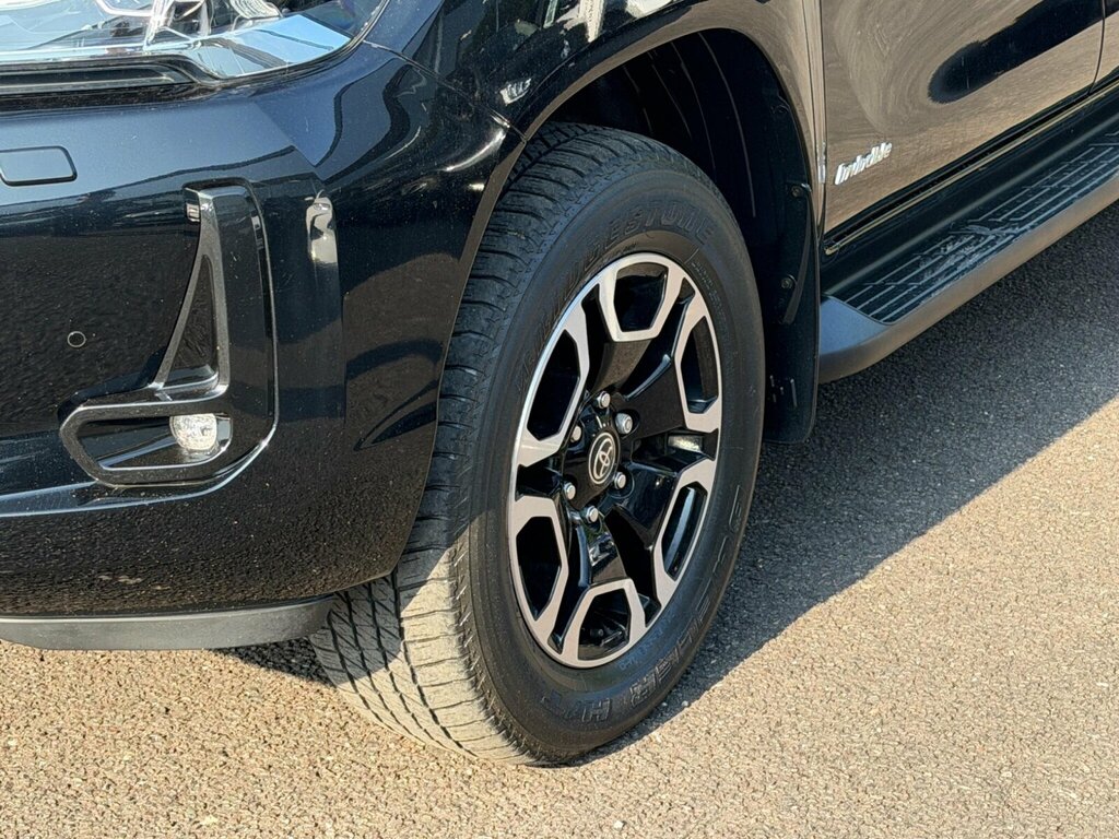 Toyota HILUX Invincible Dcab Pick Up 2.4 D-4d Black #6