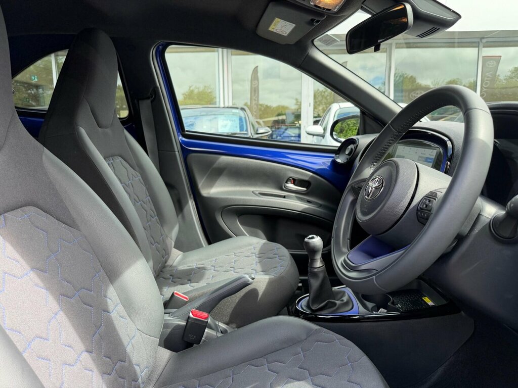 Toyota Aygo X Pure Silver #33