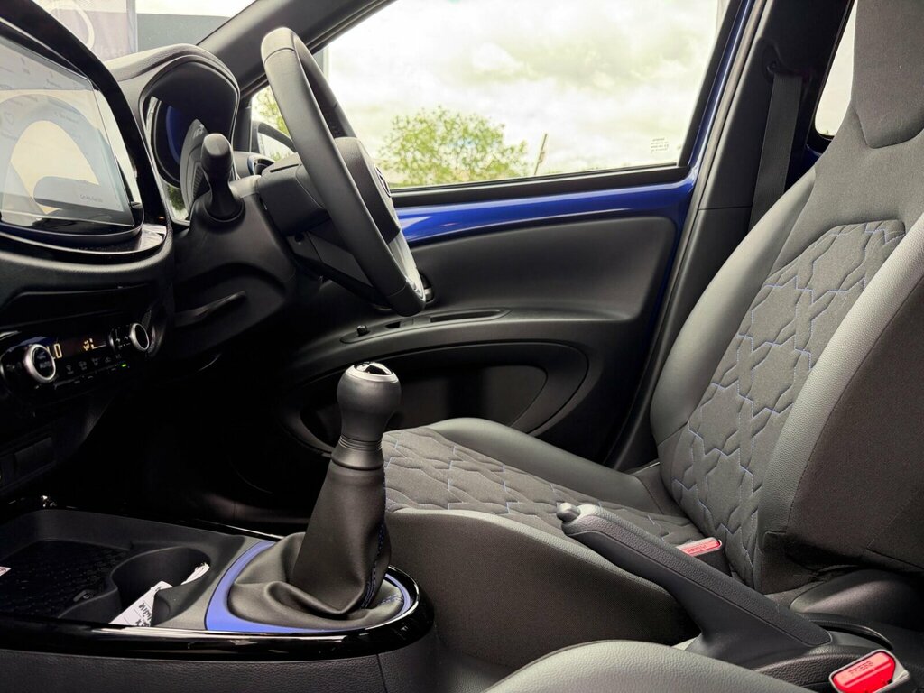 Toyota Aygo X Pure Silver #16