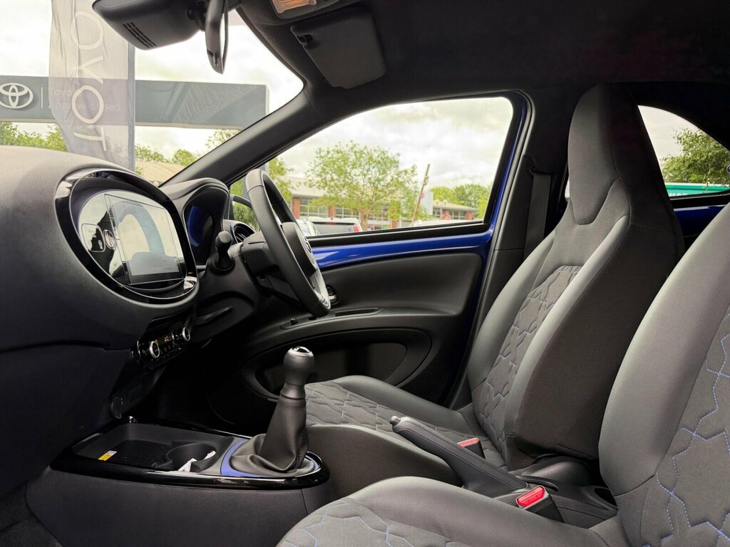 Toyota Aygo X Pure Silver #11