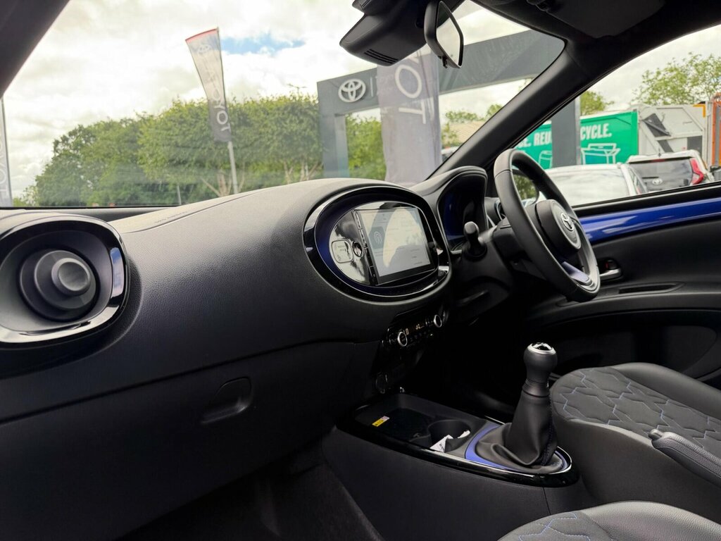 Toyota Aygo X Pure Silver #9