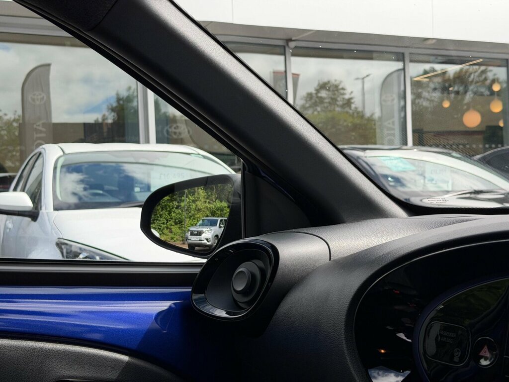 Toyota Aygo X Pure Silver #42