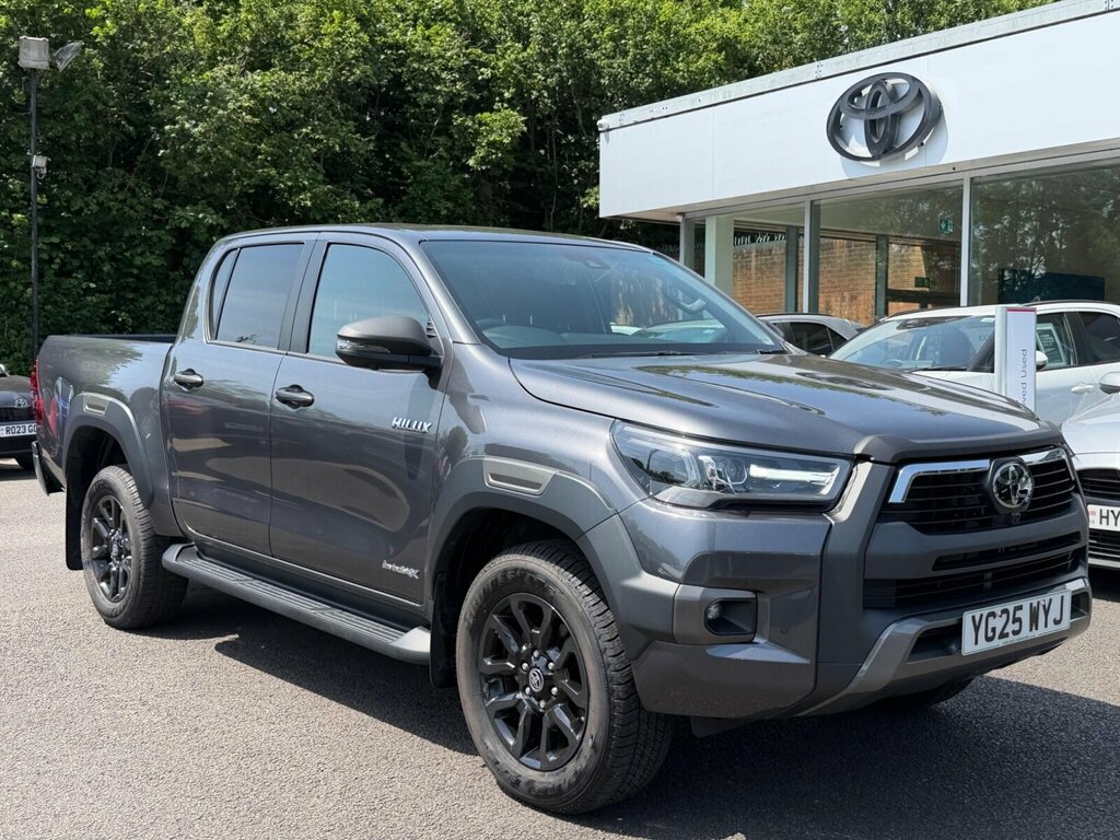 Toyota HILUX Invincible X Dcab Pick Up 2.8 D 48V YG25WYJ Grey
