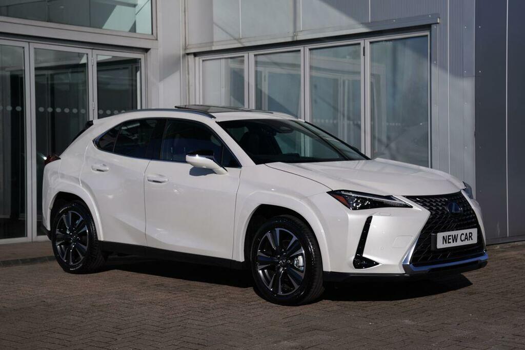 Lexus UX 300H Takumi White