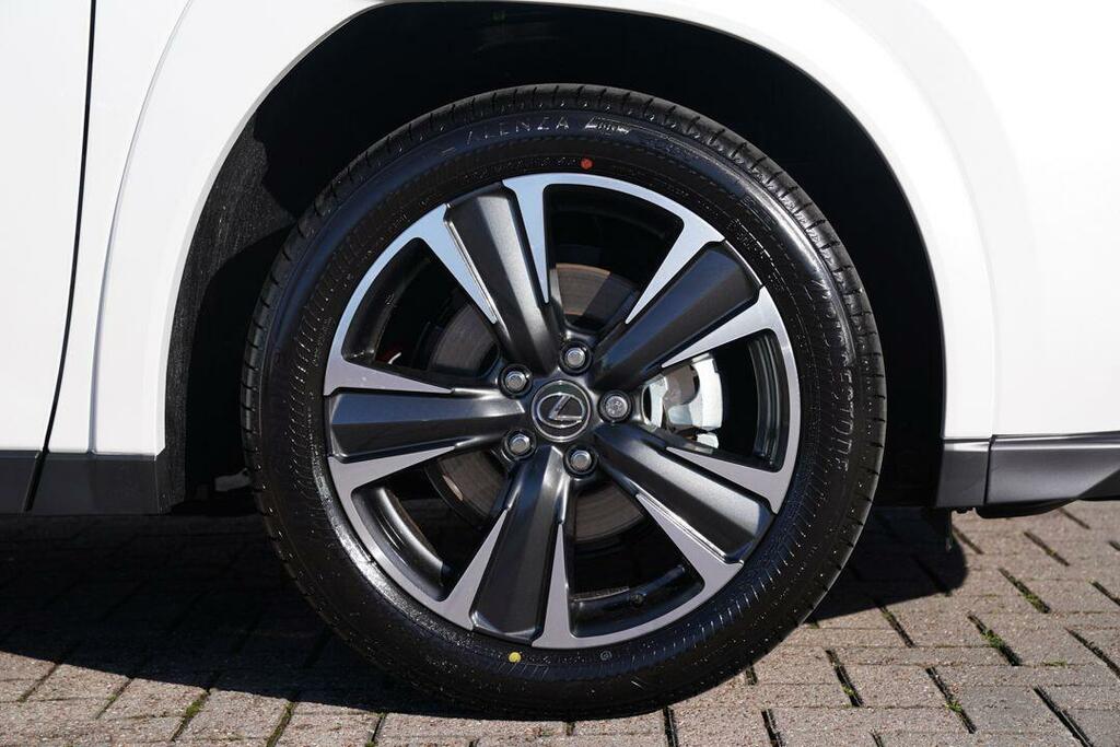 Lexus UX 300H Takumi White #5