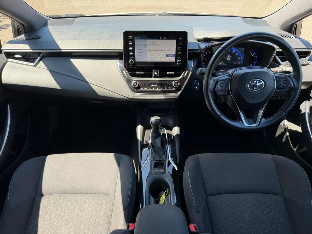Toyota Corolla 1.8 Vvt-i Hybrid Icon Tech Cvt DG20XGH White #2