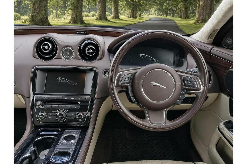 Jaguar XJ Portfolio V6 D Black #9