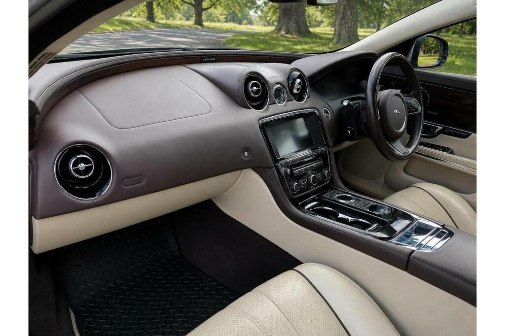 Jaguar XJ Portfolio V6 D Black #11