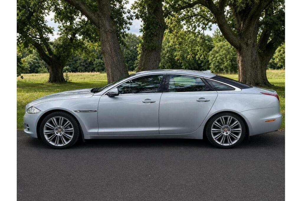 Jaguar XJ 3.0D V6 Portfolio Saloon Euro 5 S Silver #4