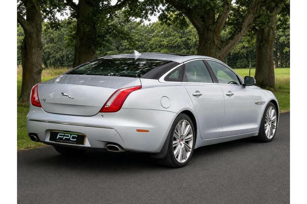 Jaguar XJ Portfolio V6 D Black #8