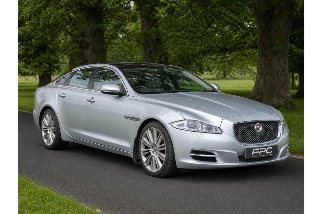 Jaguar XJ 3.0D V6 Portfolio Saloon Euro 5 S Silver