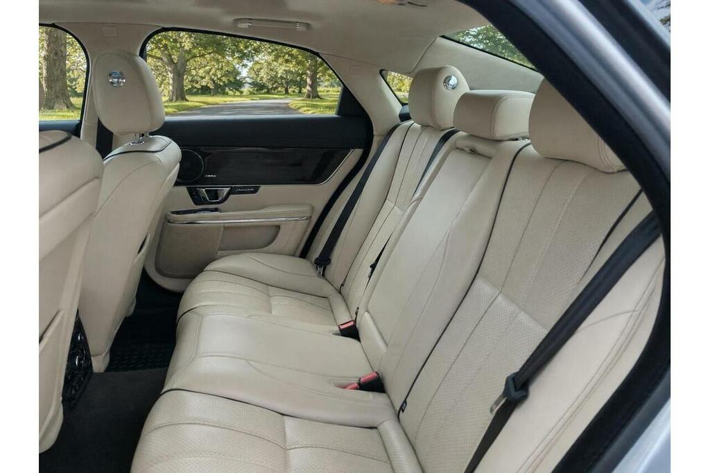 Jaguar XJ Portfolio V6 D Black #12