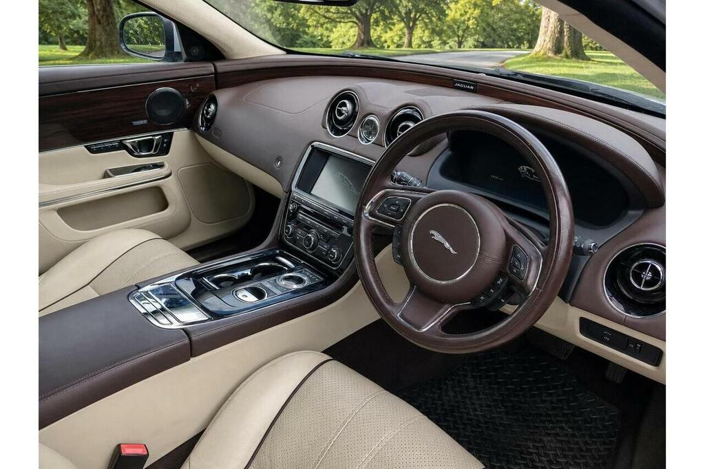 Jaguar XJ Portfolio V6 D Black #10