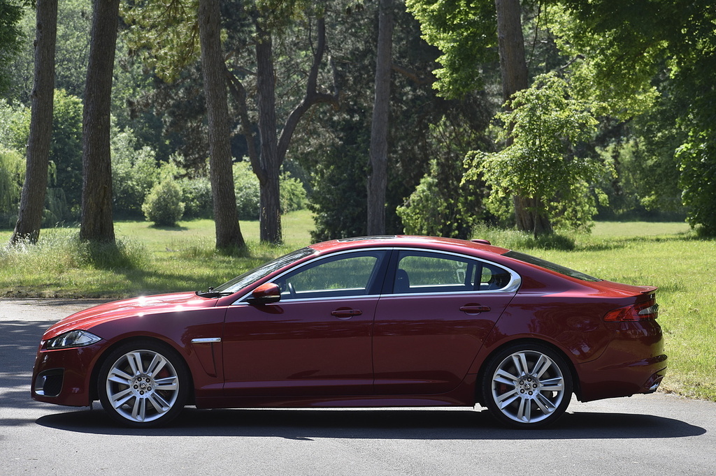 Jaguar XF 2.2D Premium Luxury Black #11