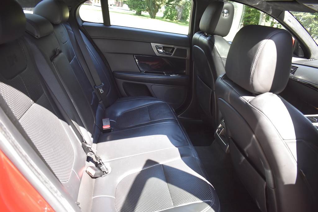 Jaguar XF 2.2D Premium Luxury Black #43