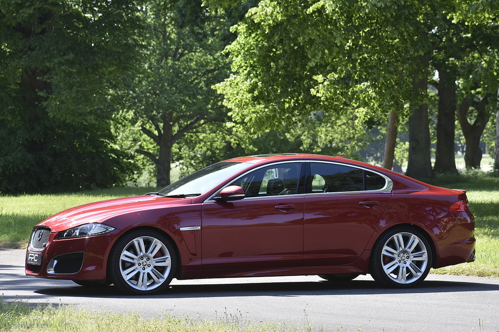 Jaguar XF 2.2D Premium Luxury Black #10