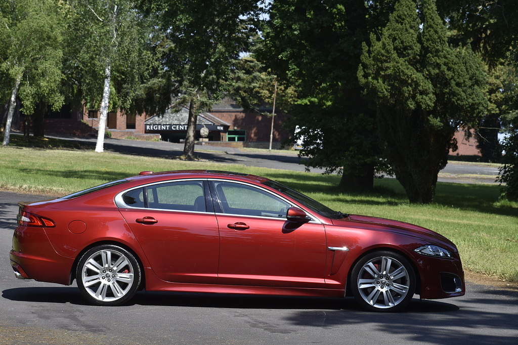 Jaguar XF 2.2D Premium Luxury Black #25