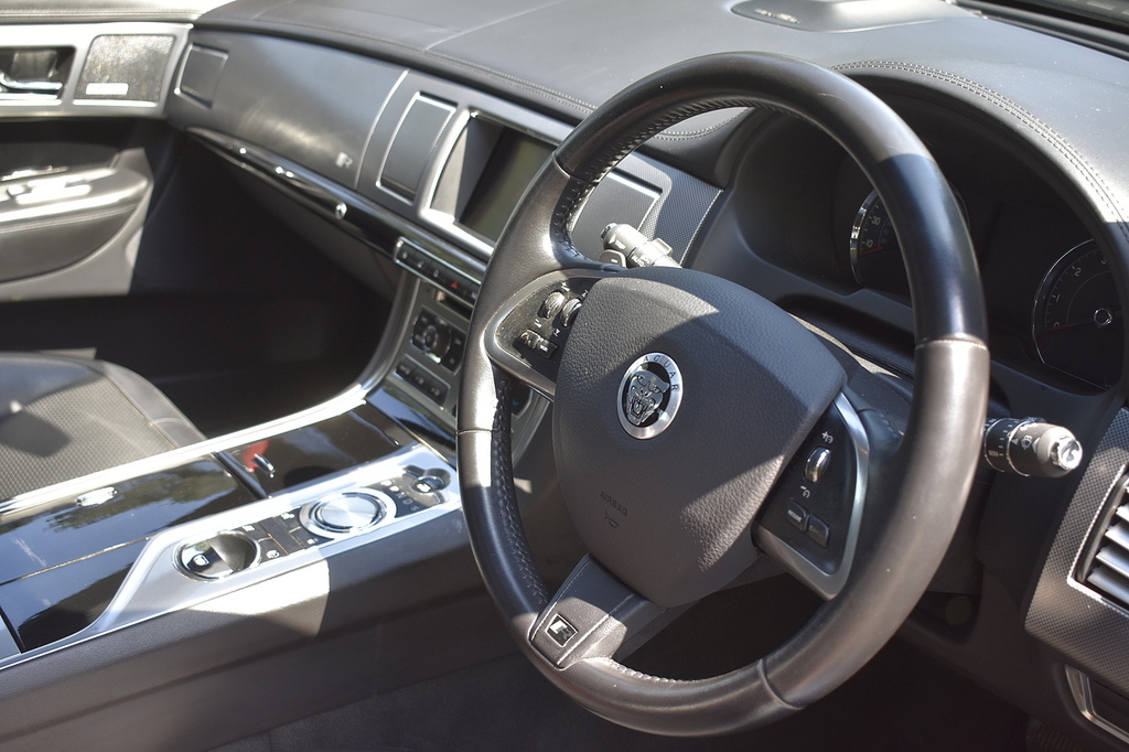 Jaguar XF 2.2D Premium Luxury Black #29