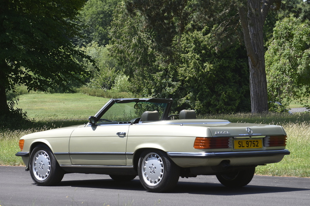 Mercedes-Benz SL Class Saloon Green #5