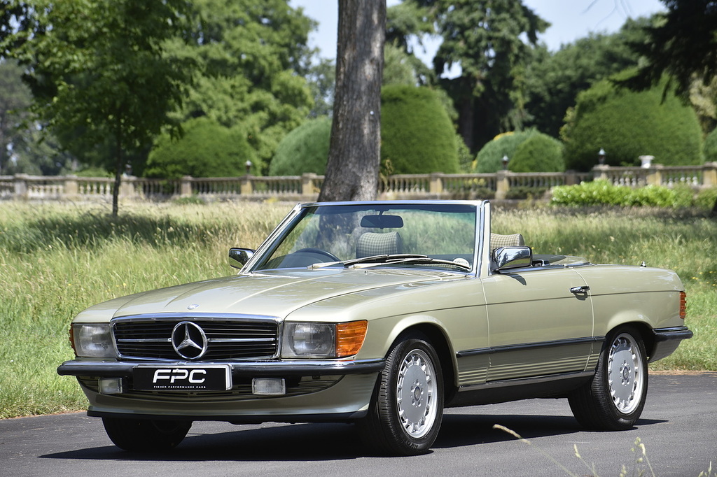 Mercedes-Benz SL Class Saloon Green