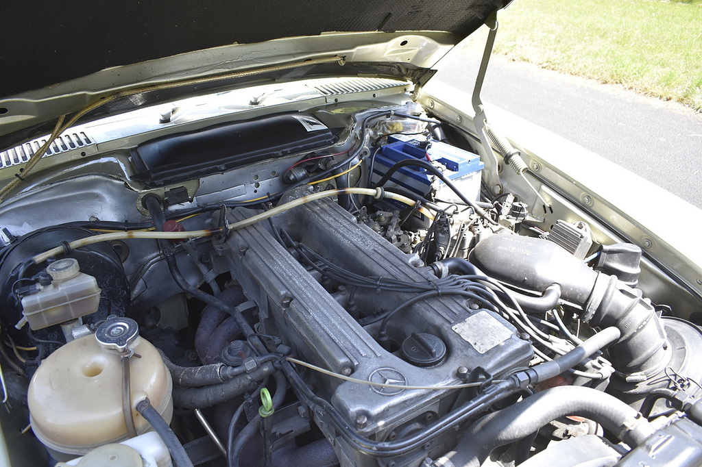 Mercedes-Benz SL Class 280 White #30