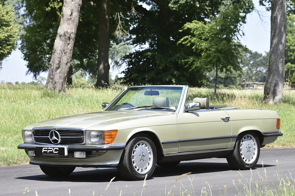 Mercedes-Benz SL Class Saloon Green #2