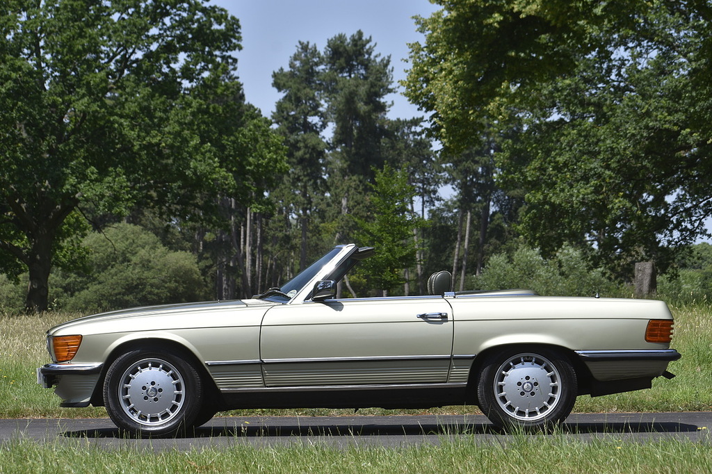Mercedes-Benz SL Class Saloon Green #4