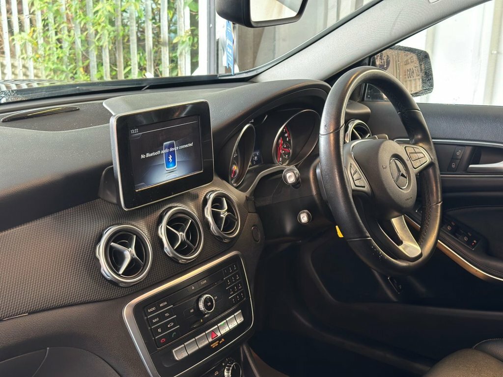 Mercedes-Benz GLA Class 1.6L Se WD19OCH Black #2