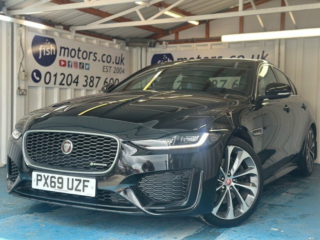 Jaguar XE 2L R-dynamic Hse Black