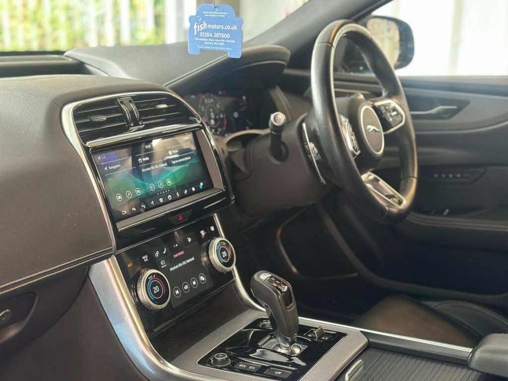 Jaguar XE 2L R-dynamic Hse Black #2