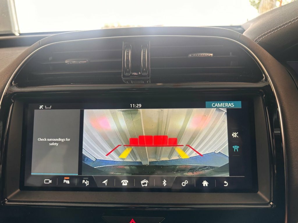 Jaguar XE 2L R-dynamic Hse Black #4