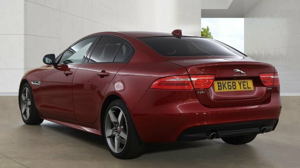 Jaguar XE 2L R-sport Red #4