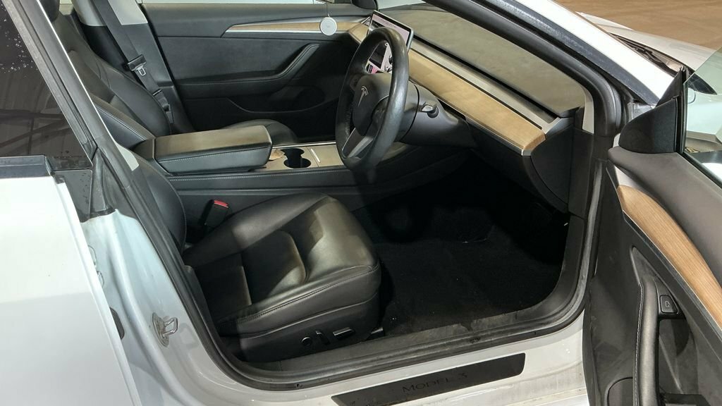 Tesla Model 3 Saloon White #2