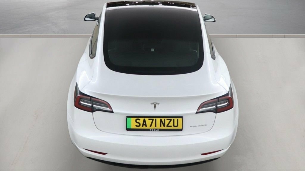 Tesla Model 3 Saloon White #9