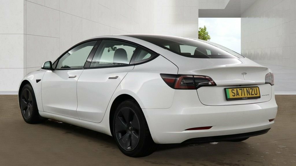 Tesla Model 3 Saloon White #4